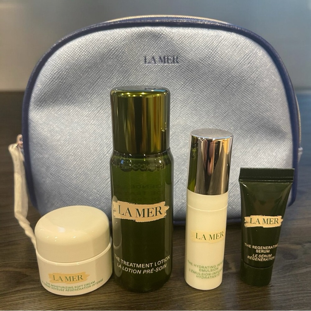 La Mer traveling pouch with samples